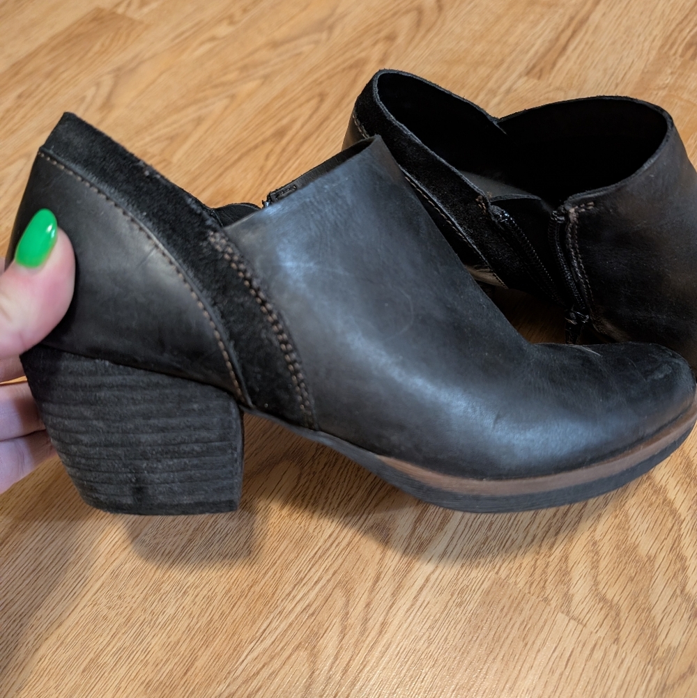 KORKS Black Leather Booties Size 6.5M Cowboy Boot Heel, Good Condition